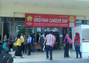 Suasana pintu masuk Job Fair. (Nadhira Rizkia Fatha/DETaK)