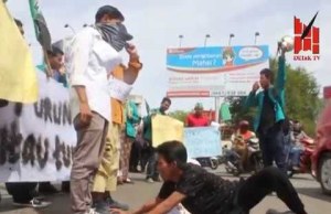 DETaK TV – HMI FKIP Lakukan Aksi Penolakan BBM