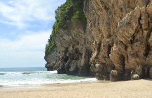 Lampu’uk: Pantai, Ayunan, dan Kebersihan