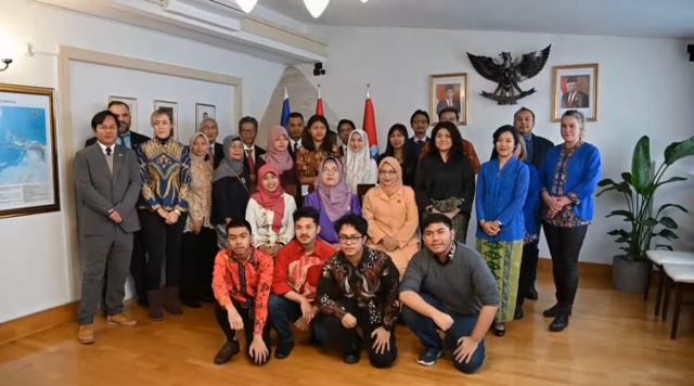 Foto Bersama saat di KBRI (Dok.Pribadi)