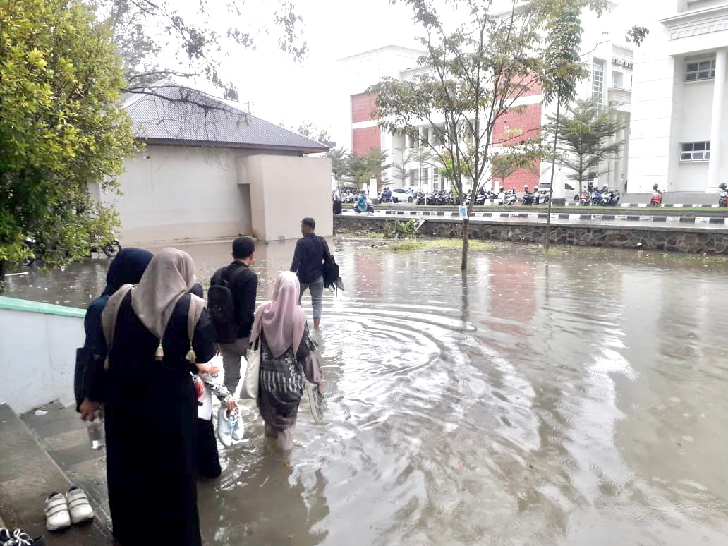 Lisma Mahasiswa USK Dibebaskan UKT Usai Banjir Maut