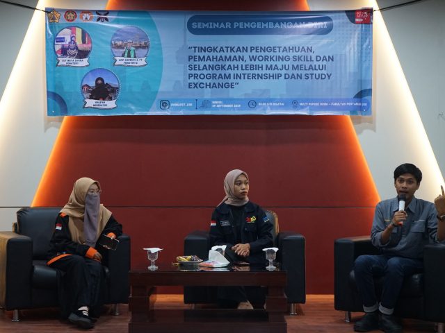Sesi tanya jawab Seminar Pengembangan diri di gedung Multi Purpose Room Fakultas Pertanian. 29/09/2024. (Dokumentasi Panitia)