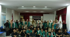 Foto bersama Mahasiswa Sosiologi USK dengan Pemateri dan seluruh panitia, 02/10/2024. (Rizki Mauliza Yanti [AM]/DETaK)